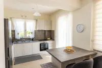 Dream Day VillaCharming 3-bedroom villa with AC, WiFi in amazing Psathopirgos فنادق في Psathopirgos