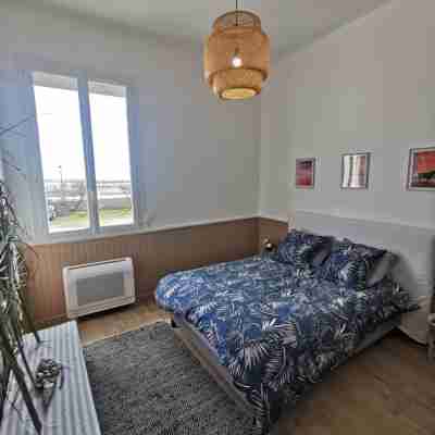 Large seafront apartment Rooms