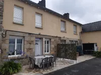 Gîte L'étape conviviale sleeps up to 12 people 20mn from Dinan Hôtels à : Guitté