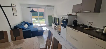 Quiet apartment, sleeps 4, garden-wi-fi parking