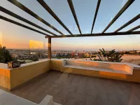 Spacious 5-bedroom uphill villa with WiFi, AC in delightful Palm Hills district