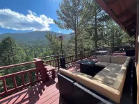 Cozy 2-bedroom cabin just 6 minutes to Bishop’s Castle or San Isabell lake. Hotels in Custer County