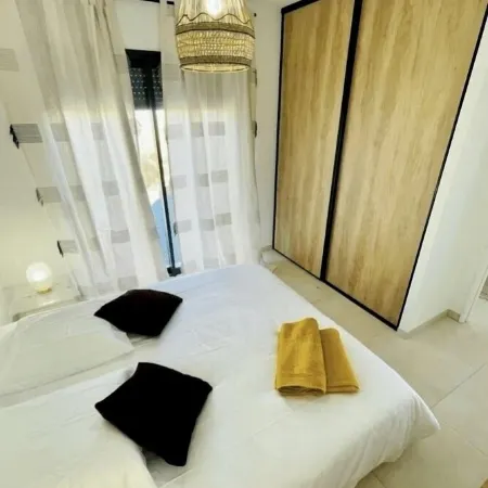 Villa with private pool, lentre_terre_et_mer Отели в г. Леччи