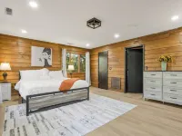 Modern Lakeside Mountain Retreat With Cabin Charm Hotels in Rockfish
