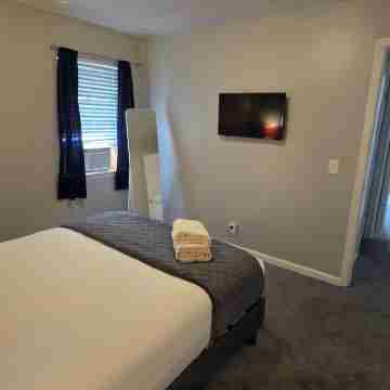 Charming 2-bedroom Condo On Music Row Rooms