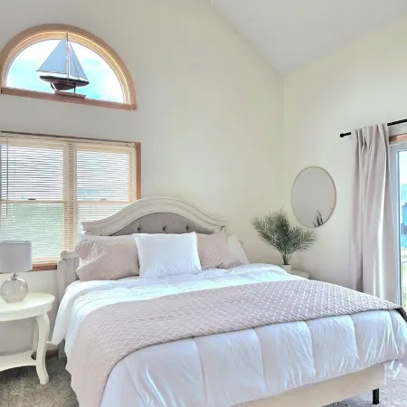 Remodeled Kitchen+Bath / 2Min Walk to Beach / Pool, Pickleball+Tennis / Gameroom