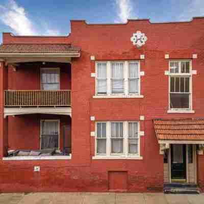 Cherry Street Retreat B - 2BR/1BA APT near River Hotel Exterior