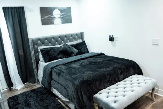 The Cozy Grey Haven 1BR Apartment in Reading.