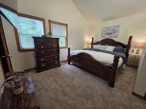 4Bd 3Ba House, 3 King Beds, by Lake 7mi to Airport