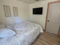 The Lily Pad: Newly Renovated, Lakefront Retreat on Shawano Lake, Sleeps 6 Hotels in Wescott