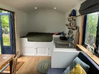 Cwt Clyd-Shepherd’s Hut Hotel a 