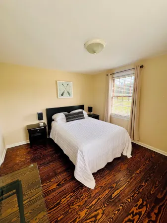 Suite Retreat - 3 Bed Traveler's Cottage w/ Office