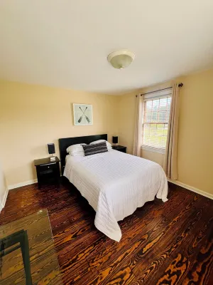 Suite Retreat - 3 Bed Traveler's Cottage w/ Office