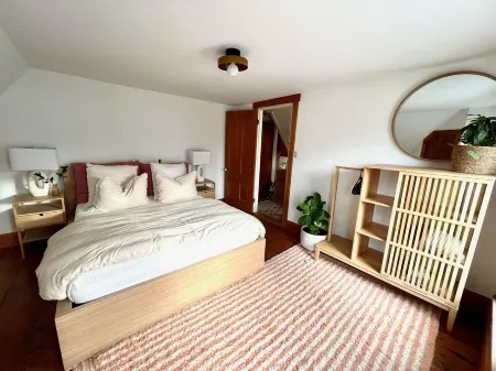 Single-family home situated on the waterfront in the beautiful midcoast Maine