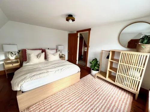 Single-family home situated on the waterfront in the beautiful midcoast Maine