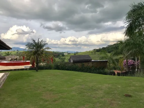 Country House with Red Pool Hotels in Piracaia