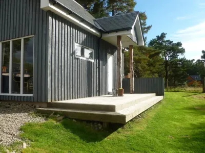 Bothy near the woods Hotels near RSPB Loch Garten