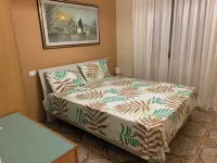 Villa with garden, 300 m from the beach, indoor parking, air conditioning.