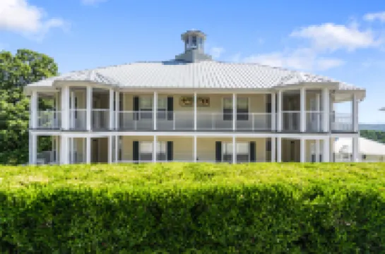 Charming Lakefront Access and Fun Amenities - Delightful Ozark Retreat