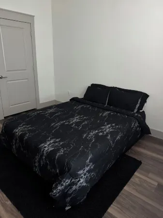 Charming 1-bedroom apartment in terrific Addison with fitness room, WiFi