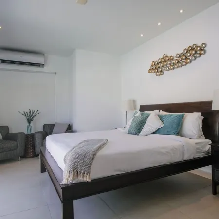 3-bedroom Villa in Noord, fully air-conditioned with private pool