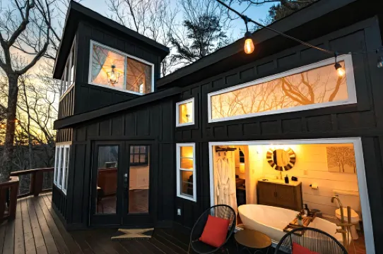 Breathtaking Tree House with Jacuzzi and Lofted Interior in Georgia