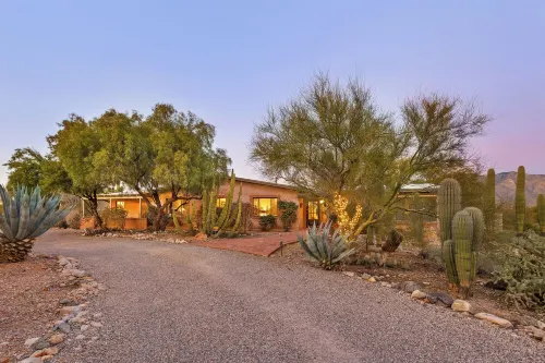 Private Foothills Villa + Panoramic Views + Heated Pool/Spa