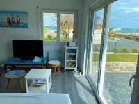 Sea view villa, sleeps 4. Hotele w: Asnelles