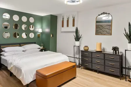 Intimate Studio Retreat along NYC Skyline & Hudson River: Spectacular Views Отели в г. Запад Нью Йорк