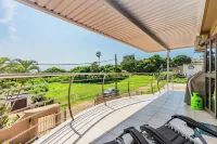 4-bedroom  house in charming Durban North with WiFi, AC. Start your vacation now