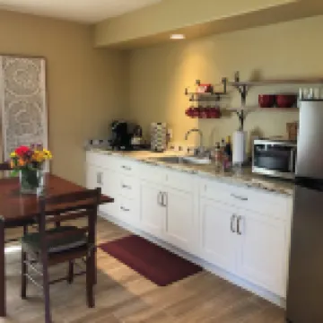 Charming 1-bedroom house in Escondido with AC, WiFi, quiet and private, views 希登梅多斯酒店