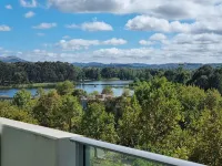 Charming 1-bedroom apartment in marvelous Belconnen with views of lake Hotels in Belconnen