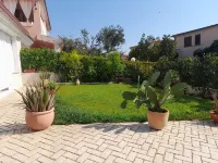 Emerald Villa with a Wonderful Garden Hotels in 