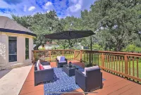 Charming 3-bedroom house with AC, WiFi. Walk to down town historic Boerne Tx