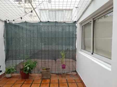 Departamento Centrico con Patio y Parrillero