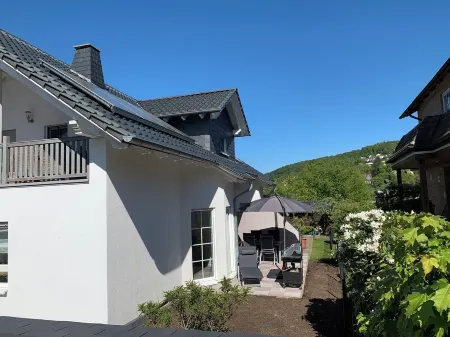 4-star vacation apartment Dr. Eisenbart, close to the city with its own terrace and garden