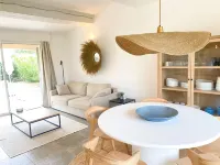 Grimaud house in condominium with pool and 2 parking spaces between village and beaches