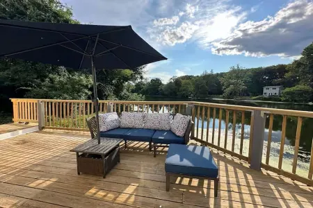 Stylish Suburban Retreat – Peaceful, Private, and Close to It All Отели в г. Литл Фолс