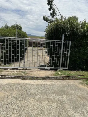 Gated Luxury Corporate Apartment, 2 Bedroom Maseru FREE WIFI, 15 min to Downtown Hotels in 