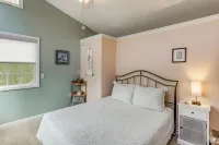Blue Ridge Retreat w/ Deck: Hike, Sip & Explore! - Condos
