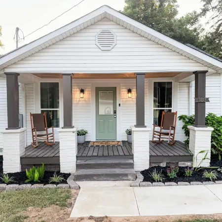 The Pecan Street Retreat - 1935 Gem
