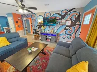 The Gulfport Muse-Artistic Getaway-Walk to Beach- Firepit!