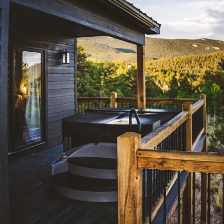 Secluded Rocky Mountain Luxury: Stunning Views & Ultimate Outdoor Escape