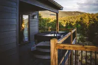 Secluded Rocky Mountain Luxury: Stunning Views & Ultimate Outdoor Escape - Alphydda