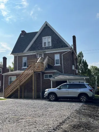 Charming studio with AC and WiFi in delightful Oakmont. Отели рядом с достопримечательностью «Fox Chapel Golf Club»