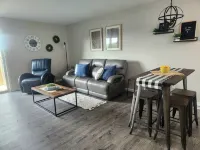 A Spacious Townhome in Newton - Unit D Hotels in Newton