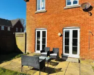 3BDR Detached Spacious House in Ashford-with free parking