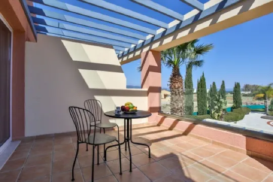 HARMONY of Sew view, Nature and Amazing Pool. The beach is 150 Meters away!