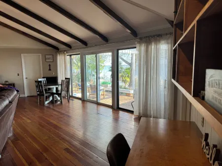 Lakeside Charming 2-bedroom house in lovely Santee with AC, WiFi