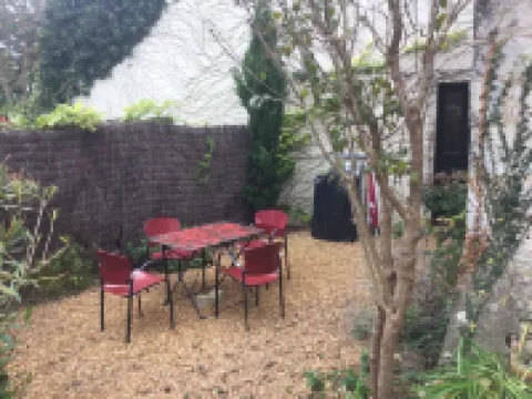 Duplex studio with small garden at the foot of the château